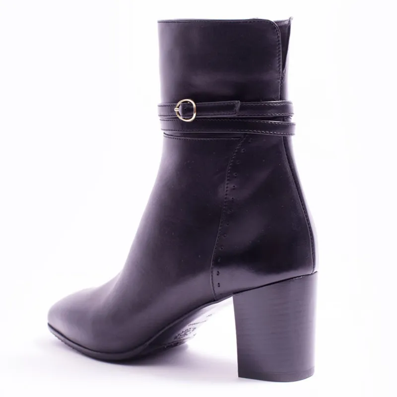 Boots à talon en cuir noir, Maretto