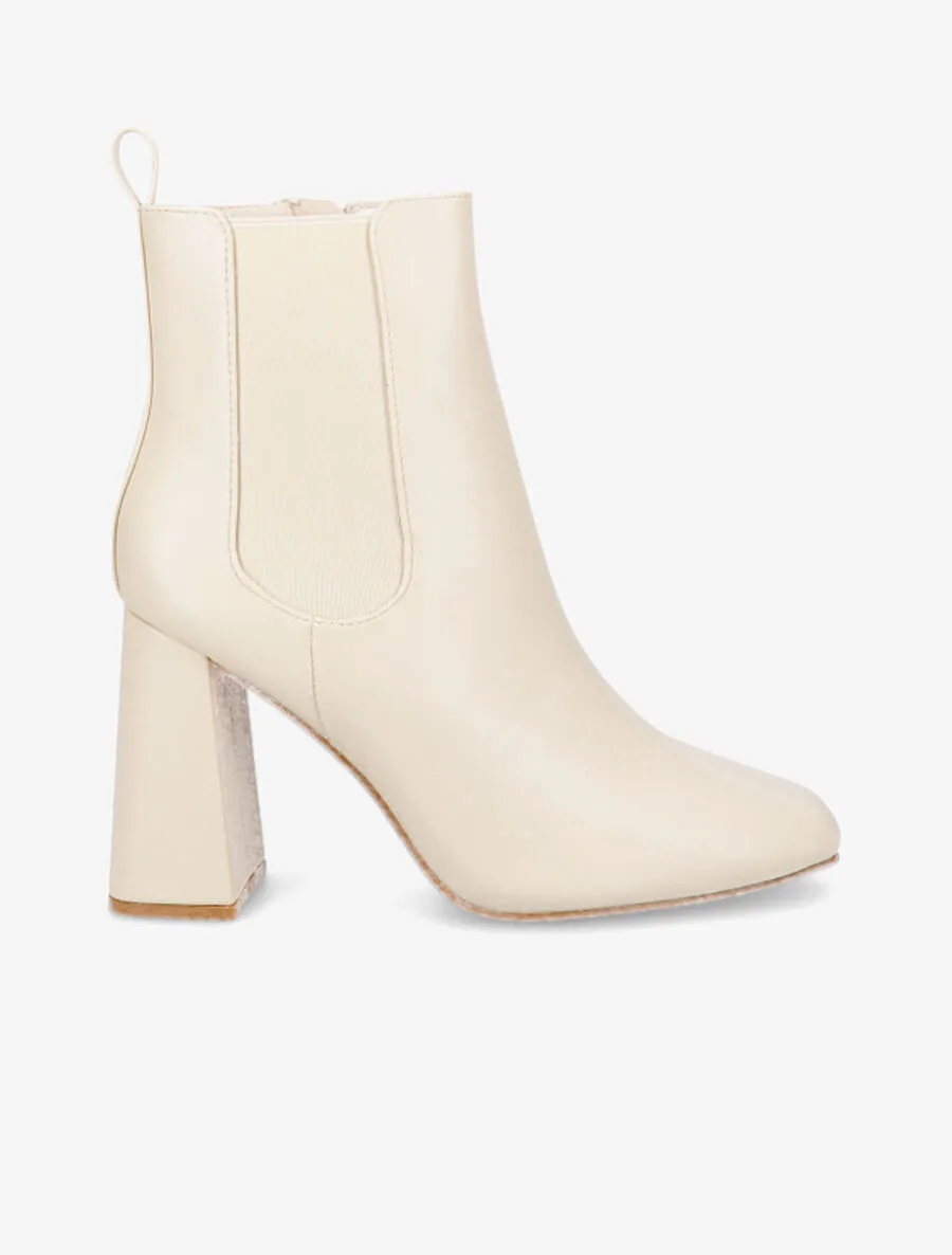Bottines à talon haut et bout carré