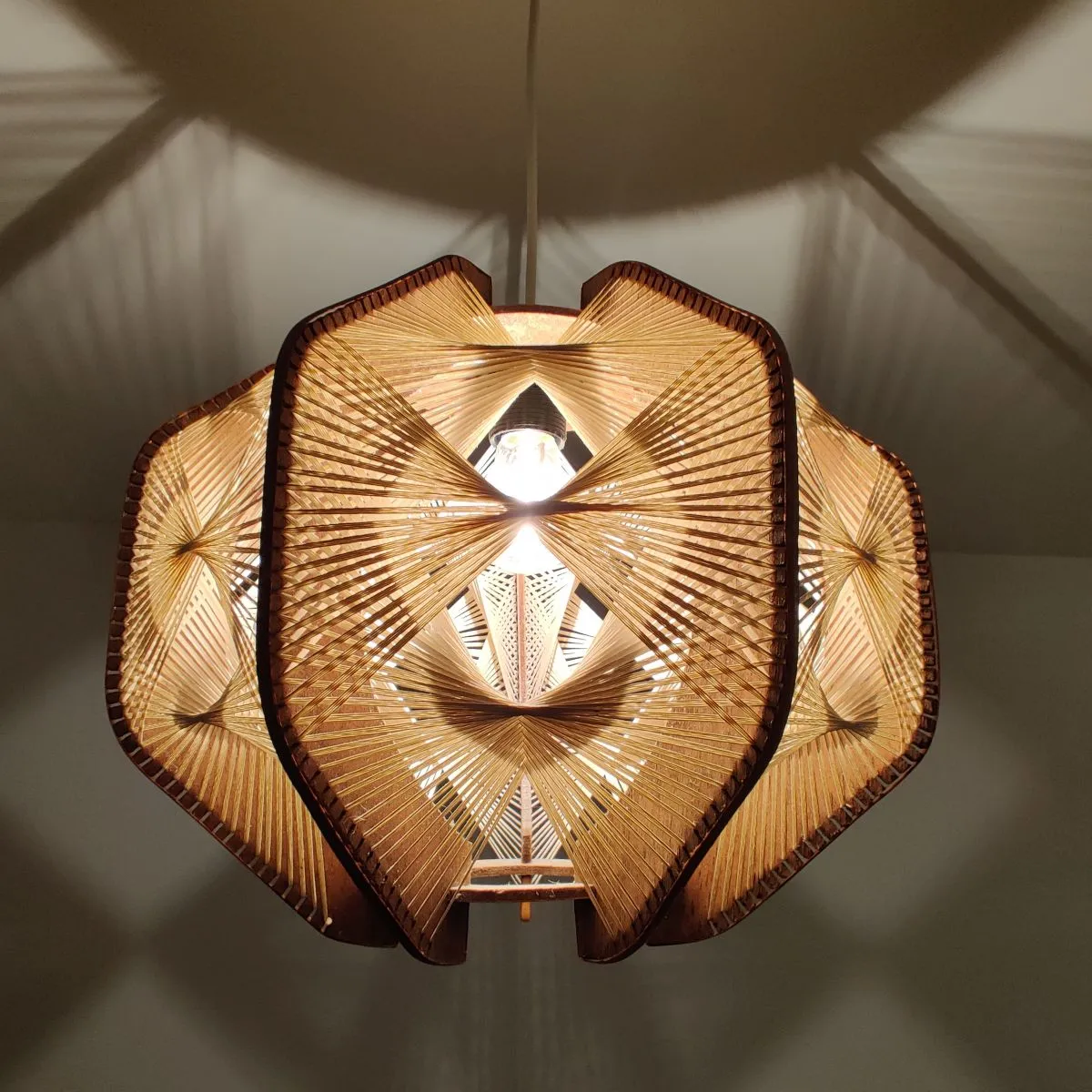 Suspension bois et fil scandinave